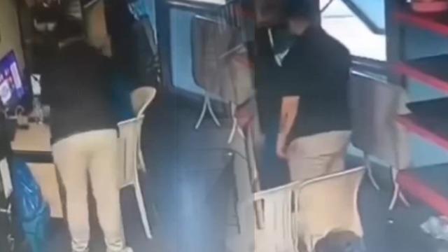 Zincir markette infial yaratan olay! Y&ouml;netici kadın &ccedil;alışanı d&ouml;vd&uuml;