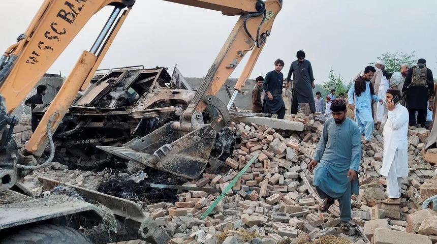Pakistan&rsquo;da korkun&ccedil; saldırı: 12 &ouml;l&uuml;, 2 yaralı