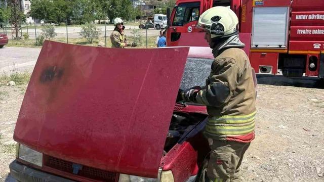 Arabanın motoru alevlere teslim oldu