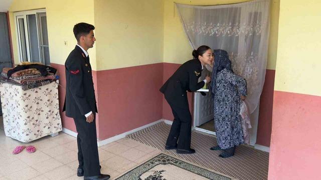 Jandarmadan şehit annelerine anneler g&uuml;n&uuml;nde anlamlı ziyaret 4