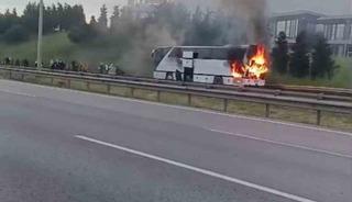 TEM&rsquo;de yolcu otob&uuml;s&uuml; alev alev yandı