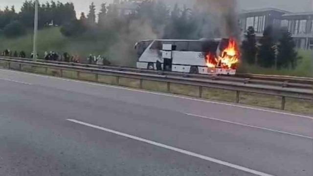 TEM’de yolcu otobüsü alev alev yandı