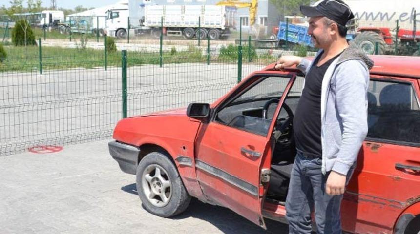 'Yol benim' dedi, tel örgüyle kapattı