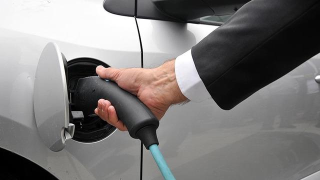 Elektrikli araçlara ilgi hızla arttı: 'Şarj altyapısı' vurgusu