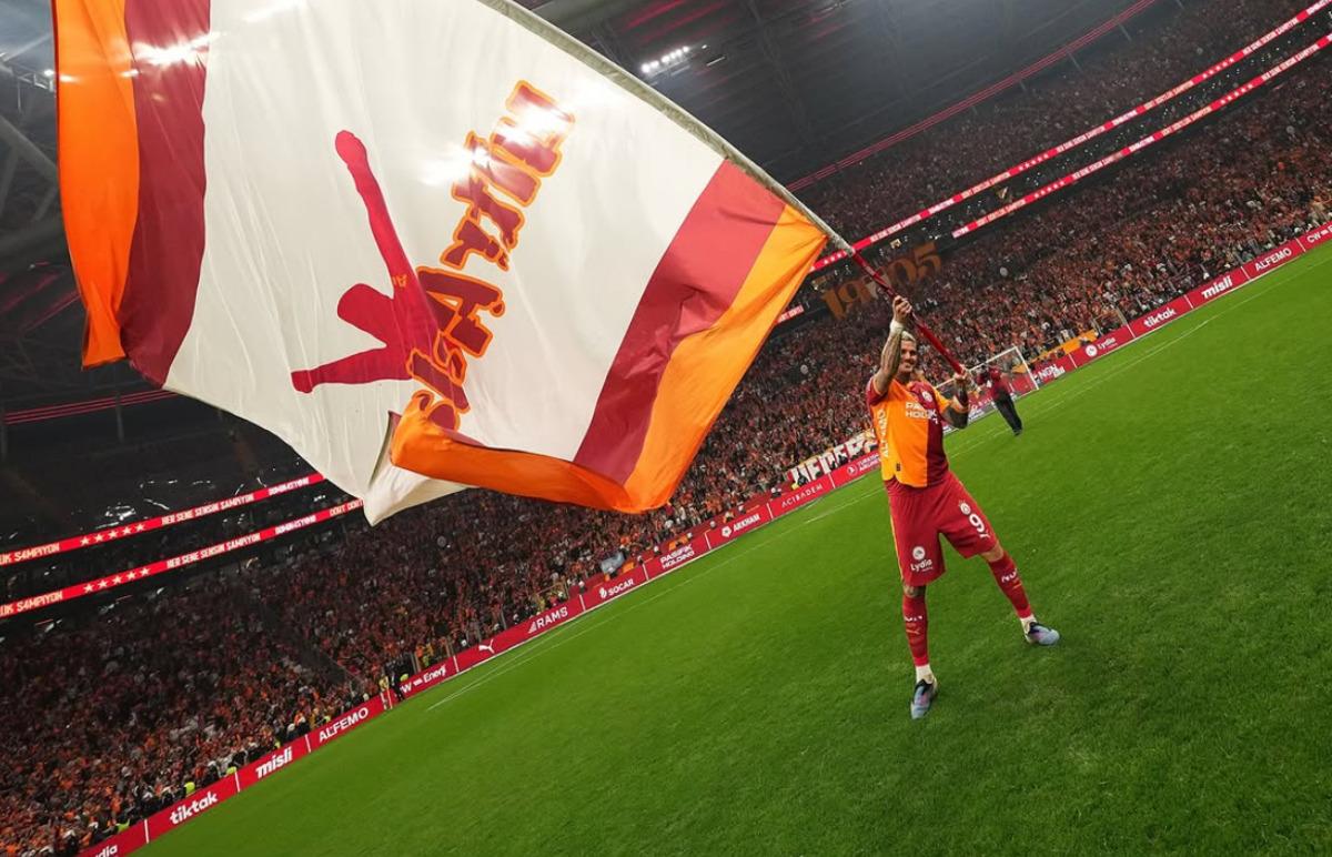 Galatasaray da herkesi ters k&ouml;şe yapacak Mauro Icardi gelişmesi 1