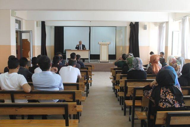 Silopi MYO’da gençlere seminer verildi