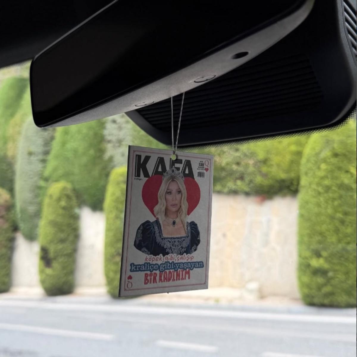 Yasemin Ergene’nin arabasındaki Seda Sayan göndermesi olay oldu! 1