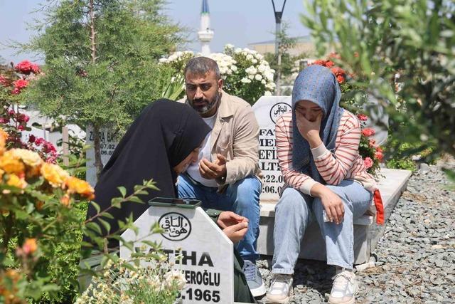 Deprem mezarlığında buruk anneler g&uuml;n&uuml; 2