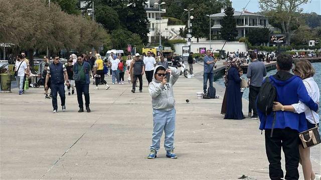 İstanbul&rsquo;da g&uuml;neşi g&ouml;ren sahile koştu 5