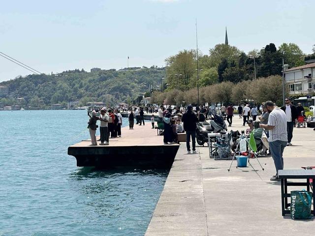 İstanbul&rsquo;da g&uuml;neşi g&ouml;ren sahile koştu 3