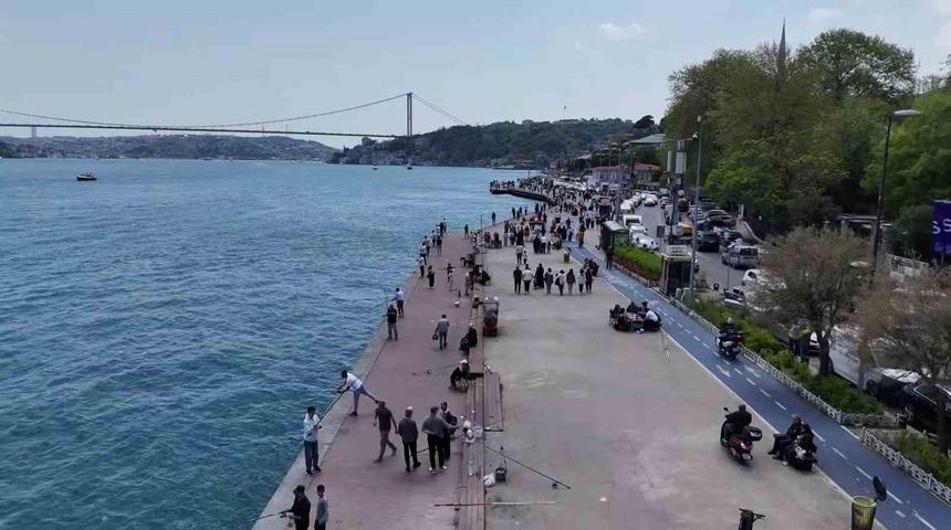 İstanbul&rsquo;da g&uuml;neşi g&ouml;ren sahile koştu