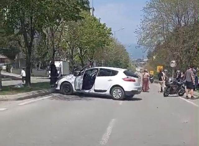 Motosiklet otomobil ile &ccedil;arpıştı: 1 yaralı 1