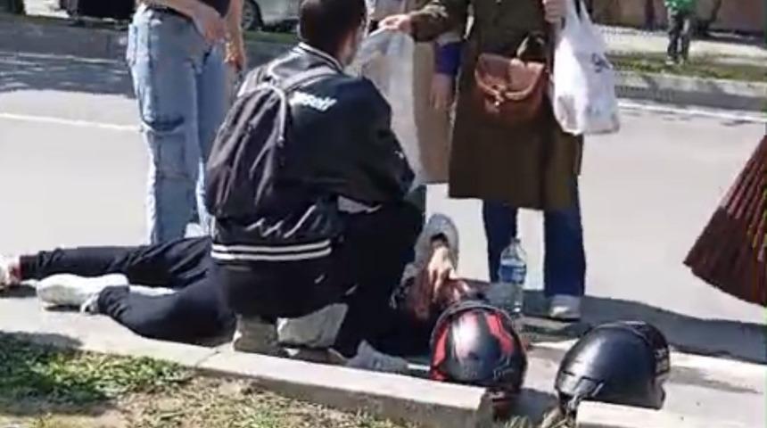 Motosiklet otomobil ile &ccedil;arpıştı: 1 yaralı