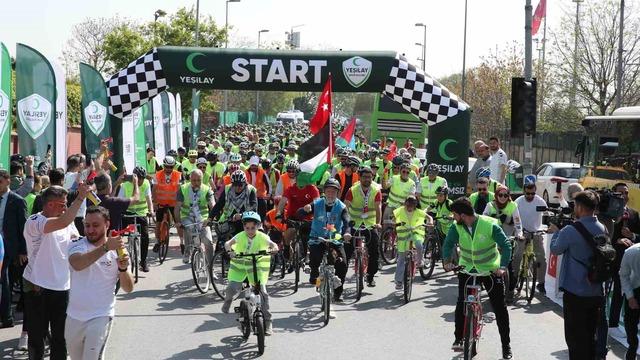 Yüzlerce kişi Sumud filosuna destek için pedal çevirdi