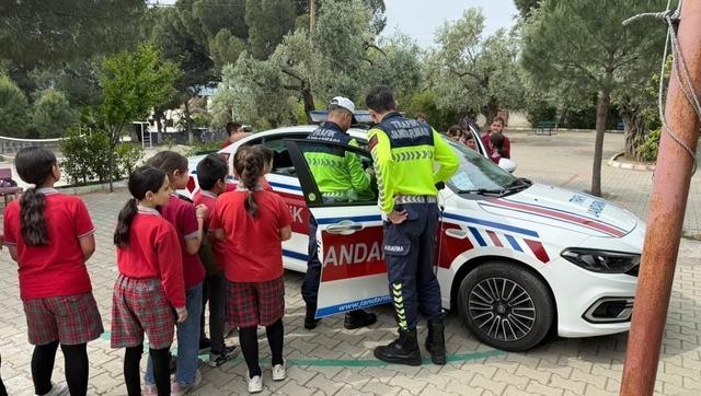 Salavatlı İlkokulu &ouml;ğrencilerine trafik eğitimi verildi 4