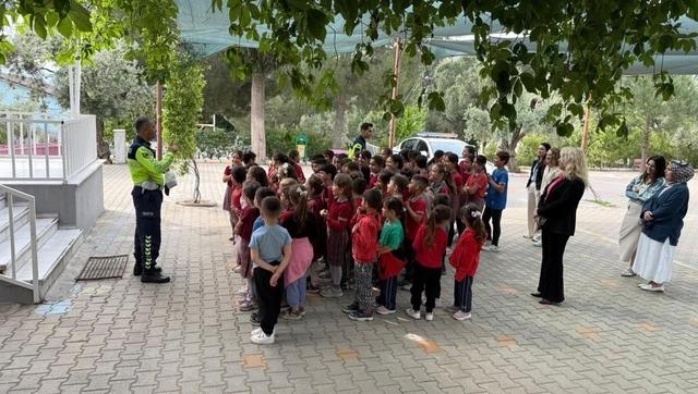 Salavatlı İlkokulu &ouml;ğrencilerine trafik eğitimi verildi 3