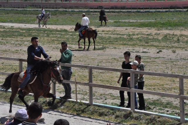 Kütahya’da ’Rahvan at yarışları’ ilgi gördü