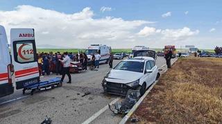 Konya’da 2 otomobil çarpıştı: 5 yaralı