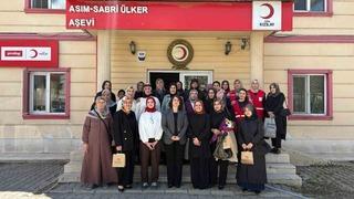 Kızılay’dan hem anne hem baba olan kadınlara Anneler Günü sürprizi