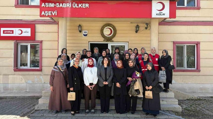 Kızılay&rsquo;dan hem anne hem baba olan kadınlara Anneler G&uuml;n&uuml; s&uuml;rprizi