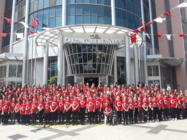 İzmitli öğrencilerden 23 Nisan konseri