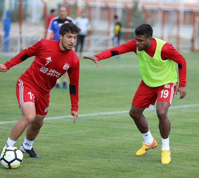 Sivasspor’da, Gençlerbirliği mesaisi sürüyor