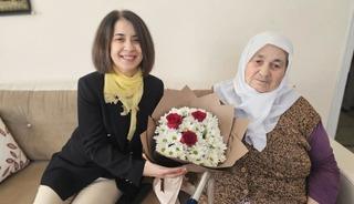 Şehit annesine duygulandıran Anneler G&uuml;n&uuml; ziyareti