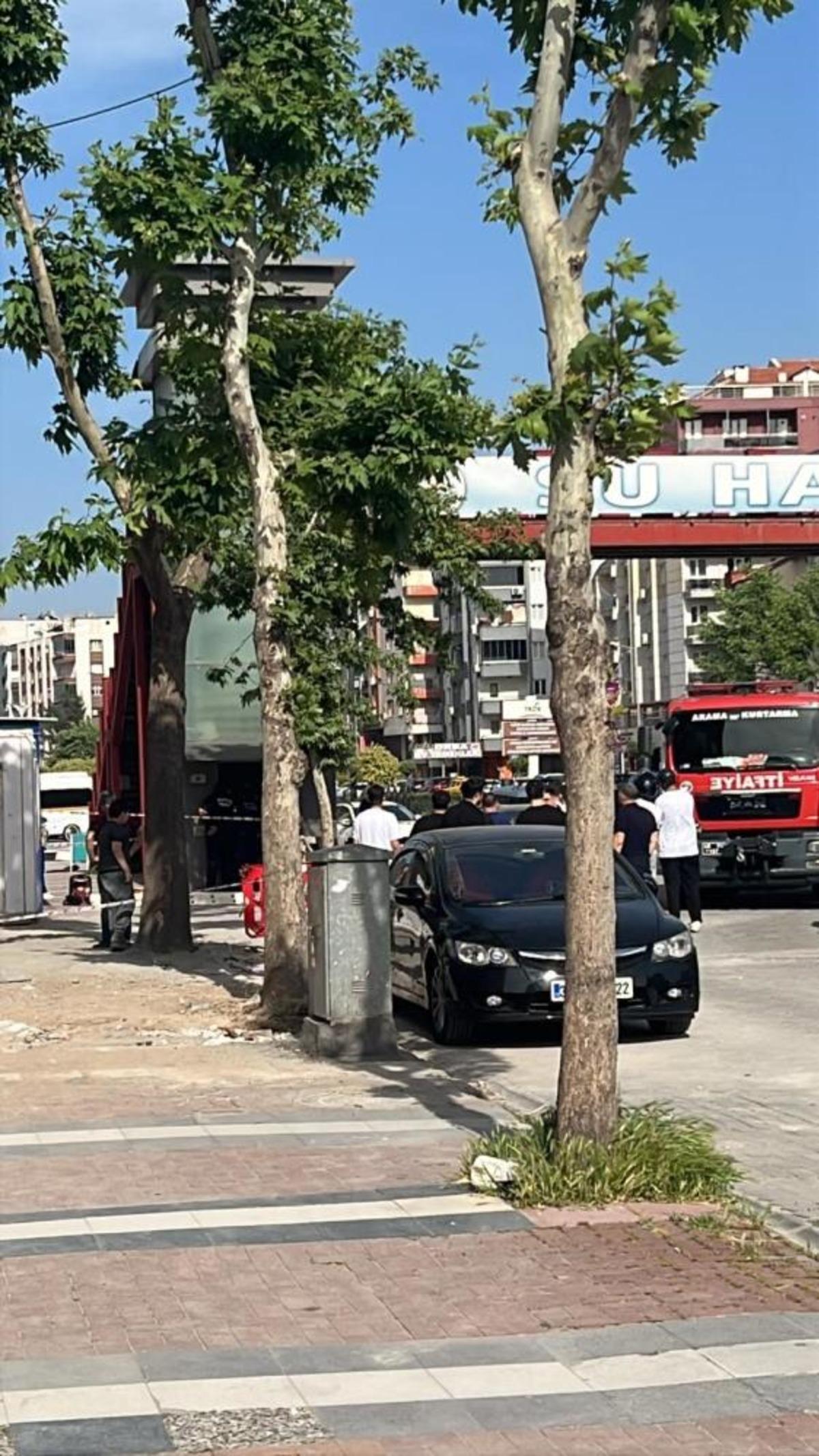 Manisa da feci &ouml;l&uuml;m! Asans&ouml;r boşluğunda sıkışan gen&ccedil; hayatını kaybetti 3