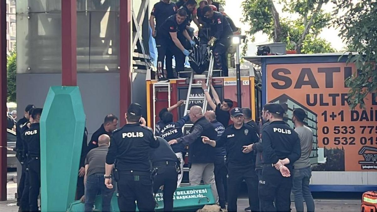 Manisa da feci &ouml;l&uuml;m! Asans&ouml;r boşluğunda sıkışan gen&ccedil; hayatını kaybetti 5