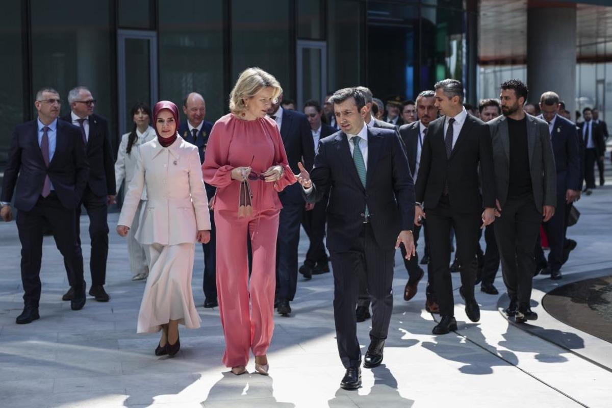 Bel&ccedil;ika Krali&ccedil;esi Mathilde, Baykar ı ziyaret etti  7