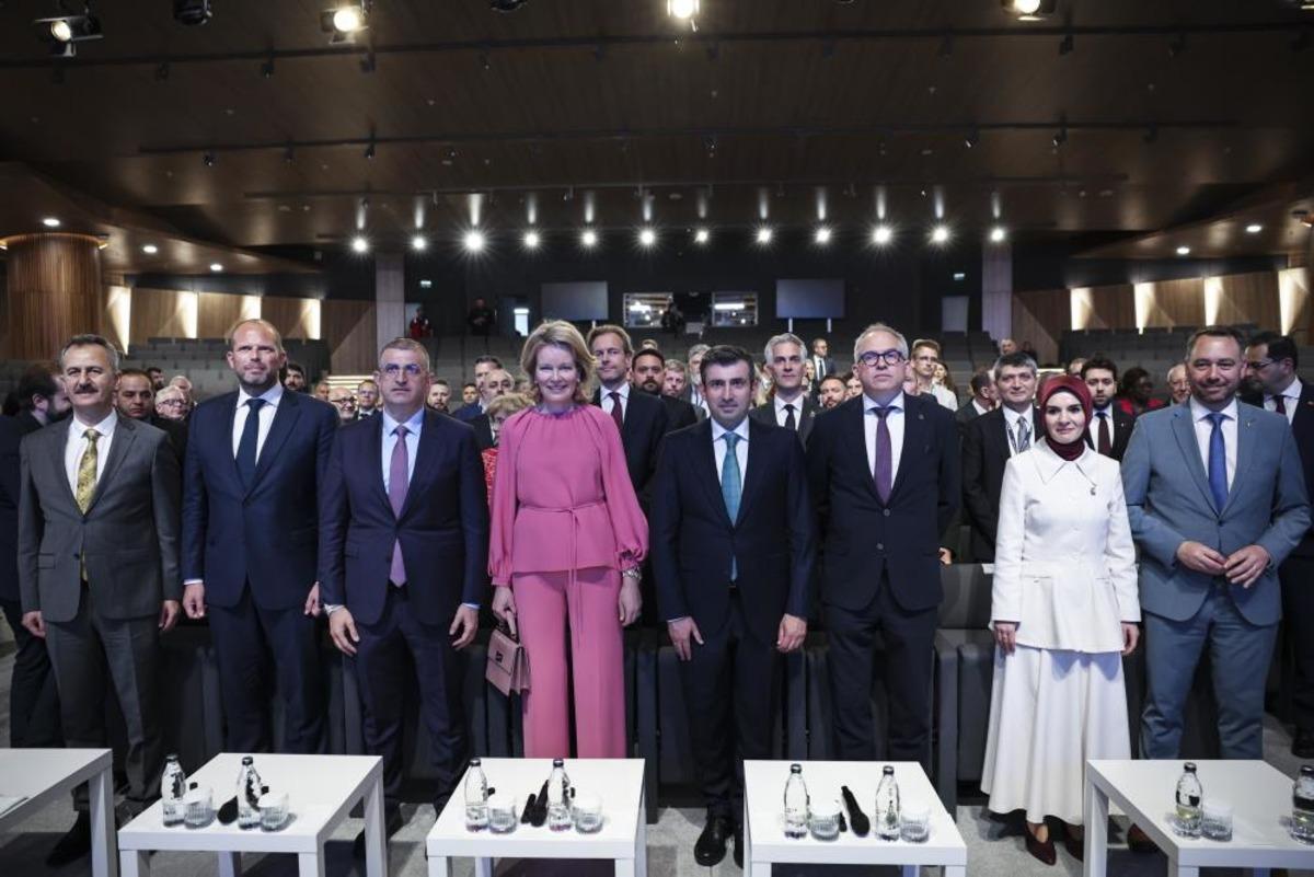 Bel&ccedil;ika Krali&ccedil;esi Mathilde, Baykar ı ziyaret etti  1