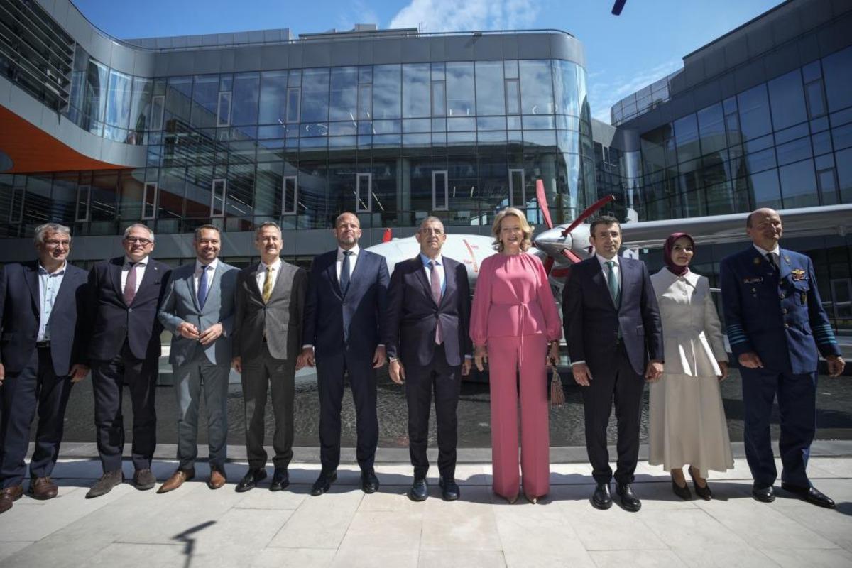 Bel&ccedil;ika Krali&ccedil;esi Mathilde, Baykar ı ziyaret etti  4
