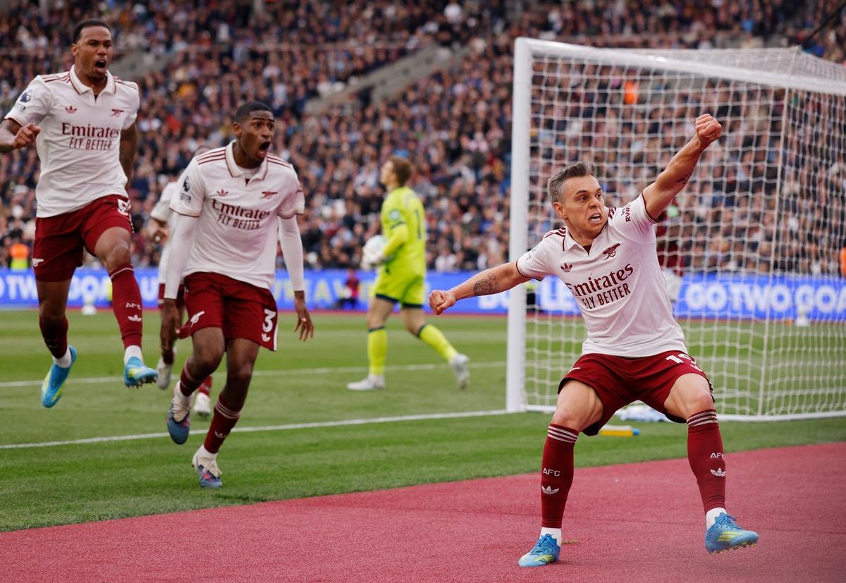 Arsenal a West Ham deplasmanında 90+4 te VAR mucizesi! Şampiyonluk geliyor 4