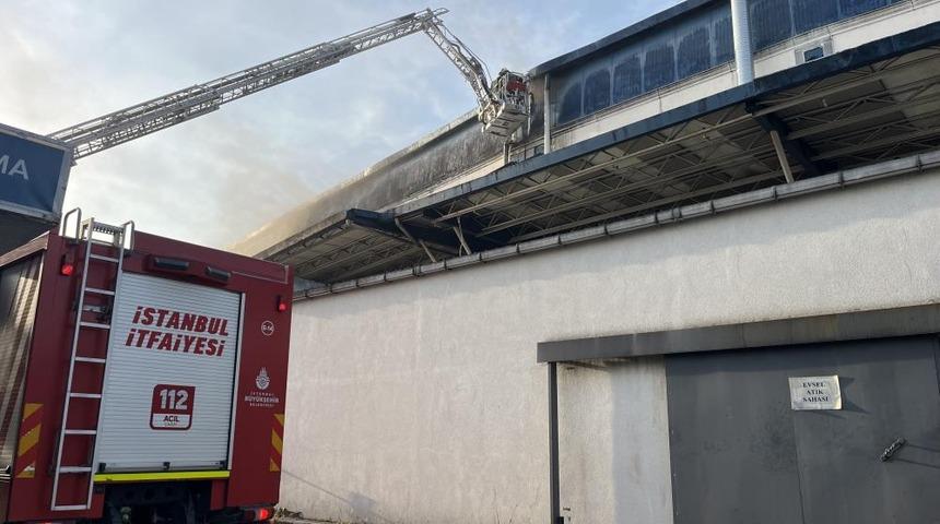 Esenyurt&rsquo;ta plastik poşet fabrikasında yangın