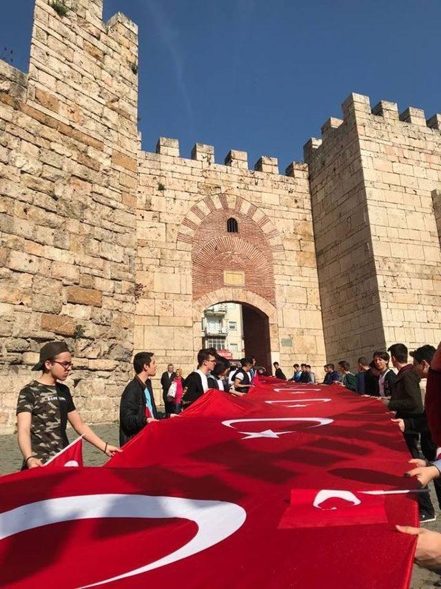 Bursa’lı gençler 57. Alay’a vefa için yürüdü