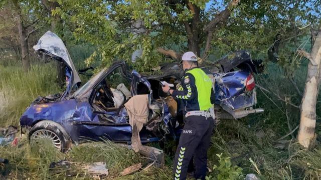 Düğün konvoyunda feci kaza: 1 ölü, 1 yaralı