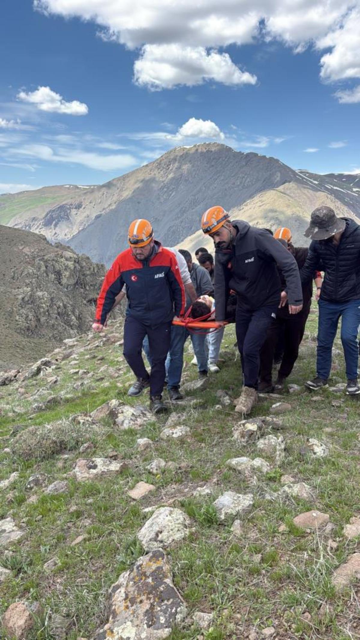 Kayalık alandan düşen 14 yaşındaki çocuk hastaneye kaldırıldı 2
