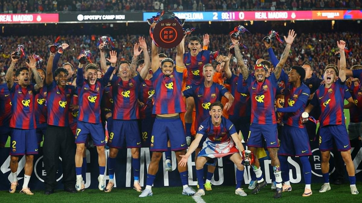 Tarihi şampiyonluk: El Clasico yu kazanan Barcelona, LaLiga da şampiyon 3