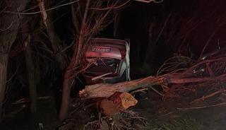 Yoldan &ccedil;ıkan ara&ccedil; devrildi: 1 &ouml;l&uuml;, 4 yaralı