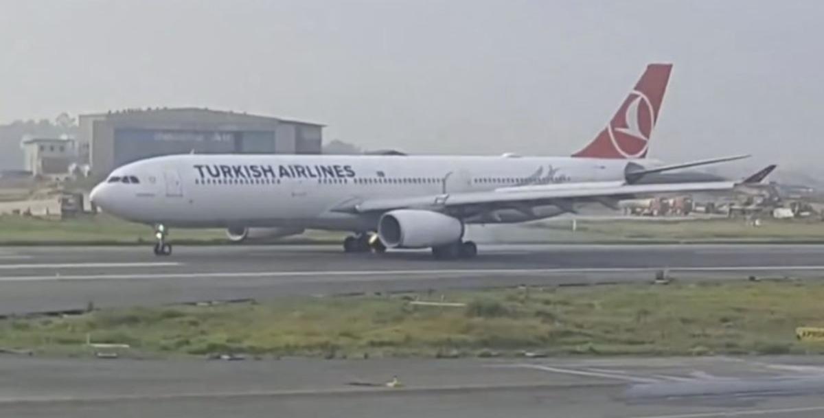 THY u&ccedil;ağında hareketli dakikalar! Acil &ccedil;ıkıştan tahliye edildiler 1