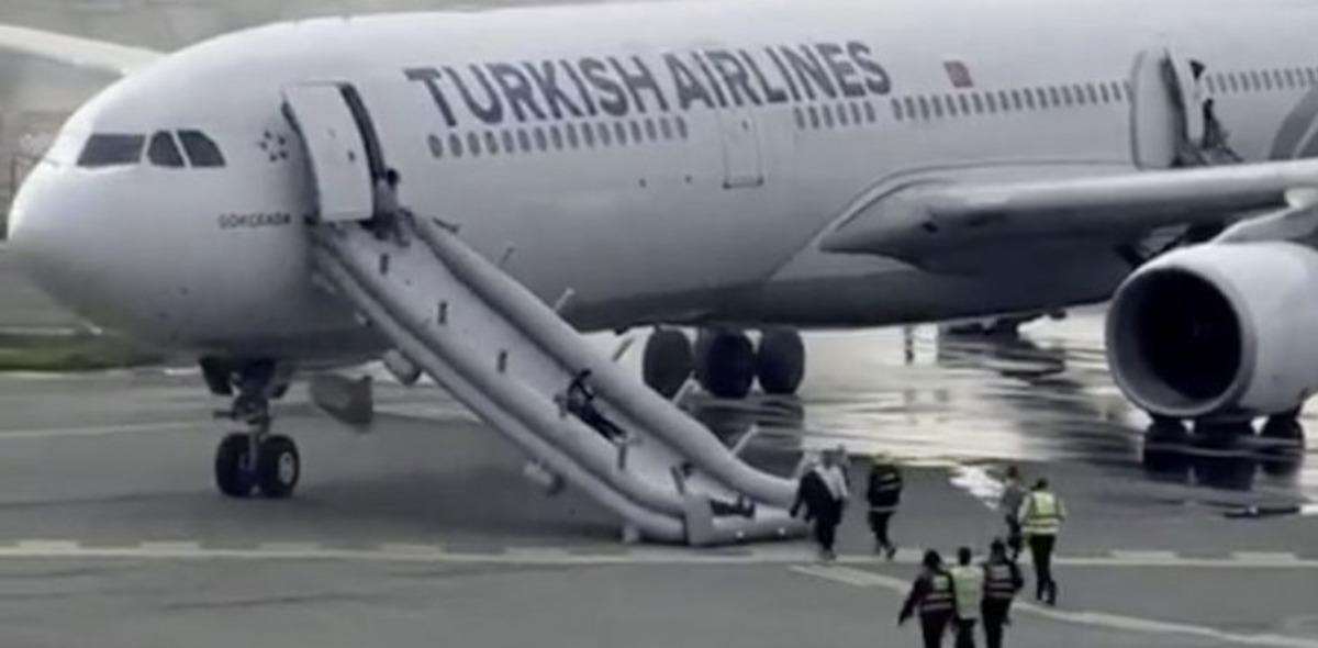 THY u&ccedil;ağında hareketli dakikalar! Acil &ccedil;ıkıştan tahliye edildiler 2