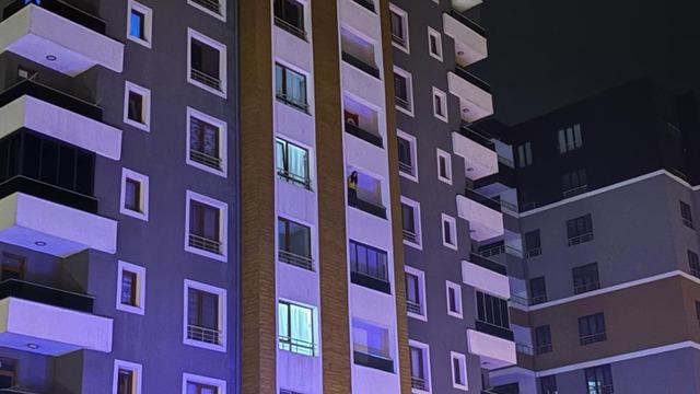 Komiser ikna etti, genç kadın intihardan vazgeçti
