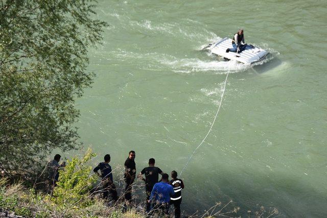 Tokat’ta otomobil Kelkit Çayı’na uçtu: 1 ölü