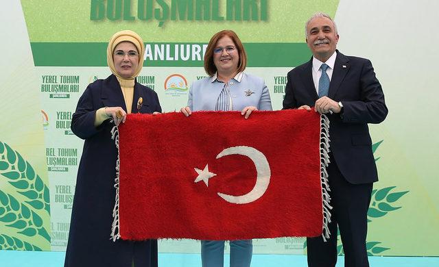 Emine Erdoğan, Harran Ovası'na biber fidesi dikti (2)