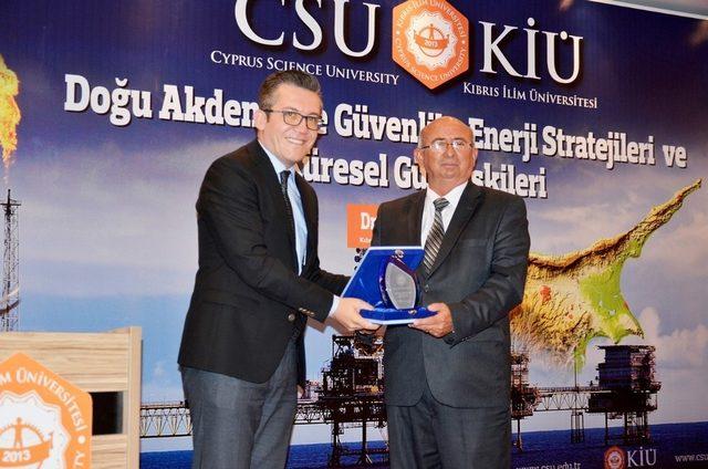 Kıbrıs İlim Üniversitesi’nden ‘Doğu Akdeniz’de Güvenlik Enerji Stratejileri ve Küresel Göç İlişkileri’ konferansı