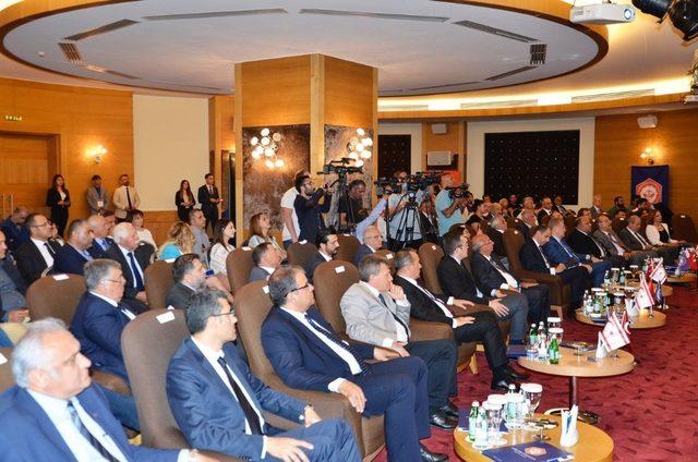 Kıbrıs İlim Üniversitesi’nden ‘Doğu Akdeniz’de Güvenlik Enerji Stratejileri ve Küresel Göç İlişkileri’ konferansı