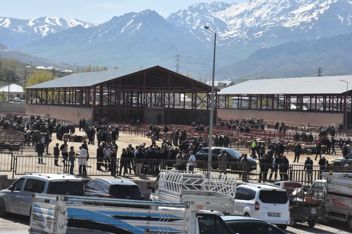 Van da hayvan pazarında feci kavga! 1 &ouml;l&uuml; 13 yaralı 3