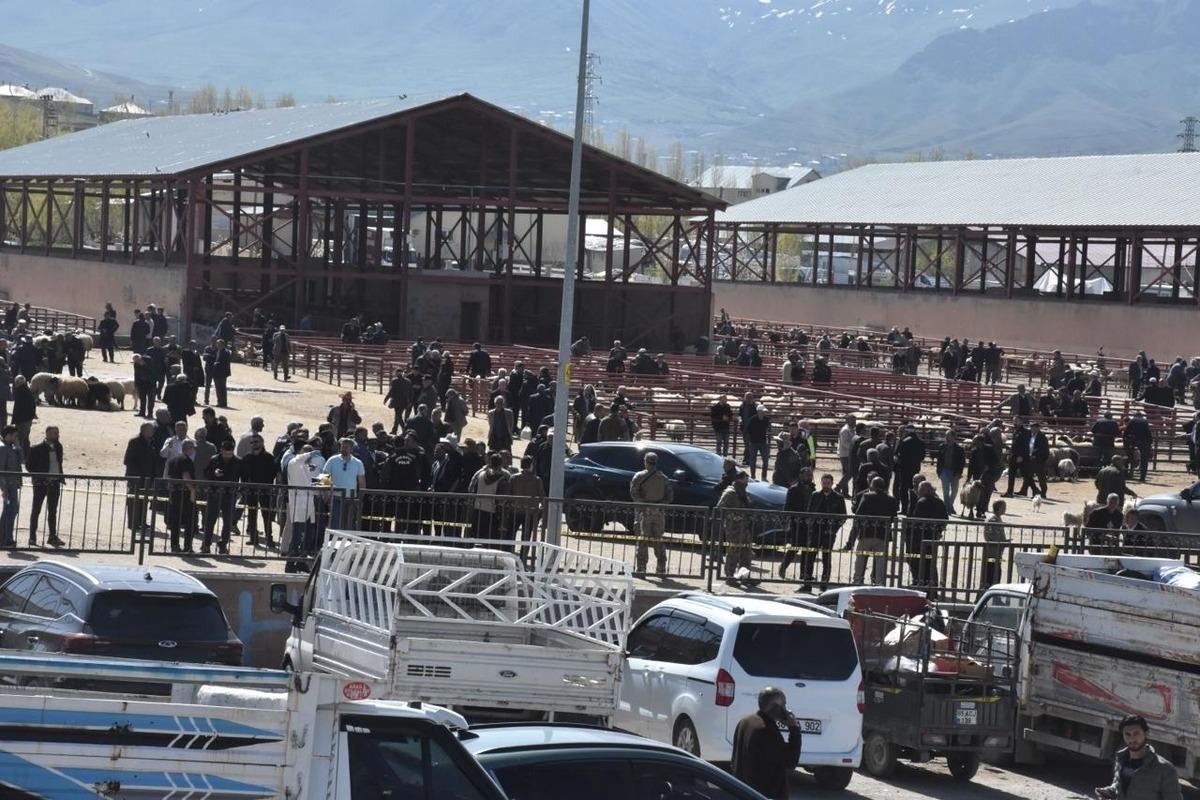 Van da hayvan pazarında feci kavga! 1 &ouml;l&uuml; 13 yaralı 1