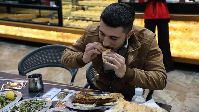 Dünyanın dört bir yanından yemeye geliyorlar: Uzun yaşamın sırrı!