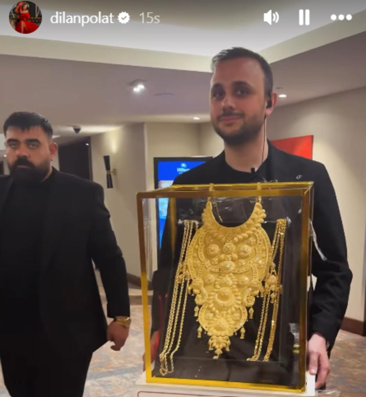 Kara Haydar ile evlendi! &Ccedil;ağla &Ouml;z e kilosu kadar altın takıldı 1